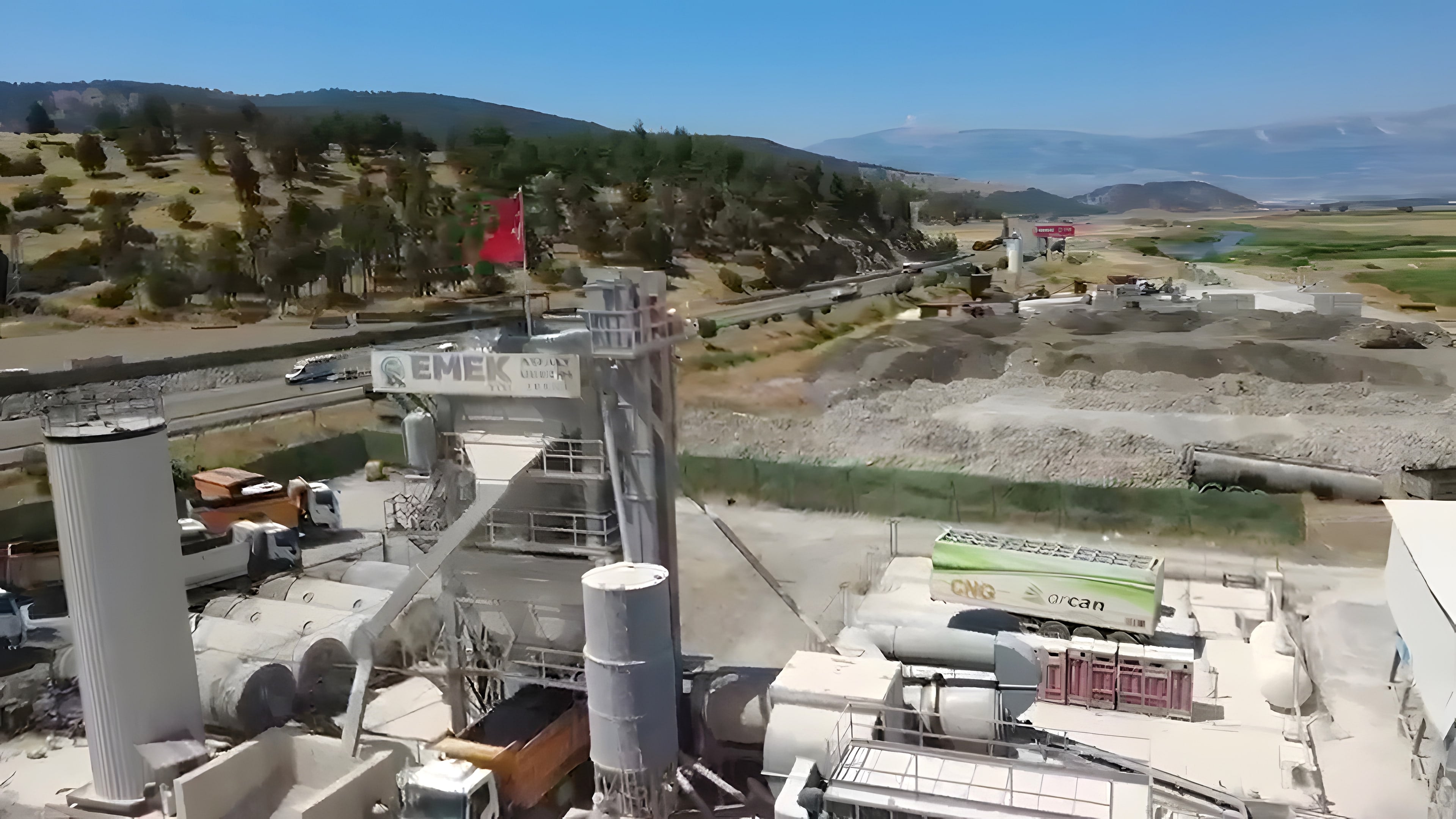 Emek sıcak asfalt üretim tesisi, silolar ve yükleme alanı